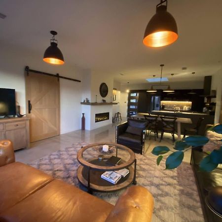 Black Stilt Retreat, Stunning Luxury Property Twizel Eksteriør billede