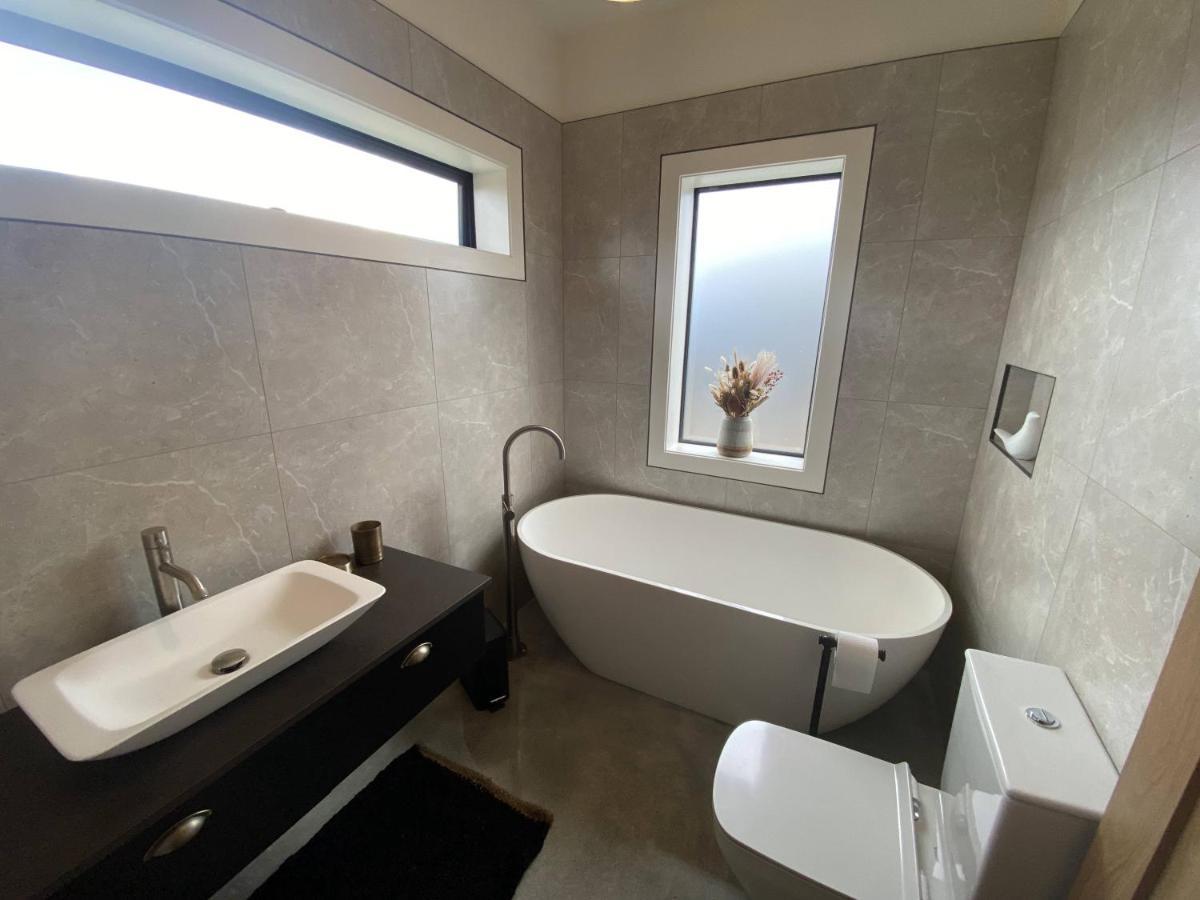 Black Stilt Retreat, Stunning Luxury Property Twizel Eksteriør billede