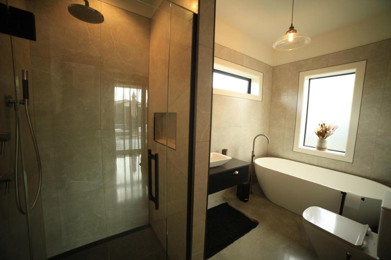 Black Stilt Retreat, Stunning Luxury Property Twizel Eksteriør billede