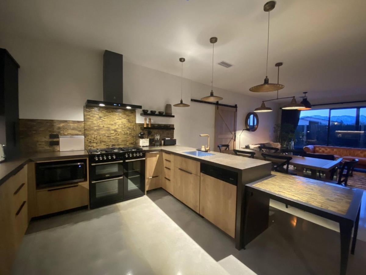 Black Stilt Retreat, Stunning Luxury Property Twizel Eksteriør billede